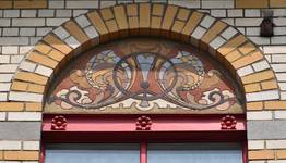 Lambermontlaan 150, Schaarbeek, rechtertravee, tweede verdieping, sgraffito (© APEB, foto 2016). 