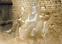 De broers van Gustave Strauven rond 1905: Louis, Émile en Félix (verzameling familie Mottay-Strauven).